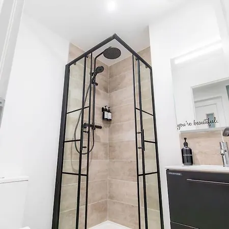 דירה Le Pommard - Atypical Cellar, Sleeps 6