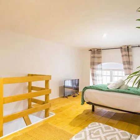 Le Pommard - Atypical Cellar, Sleeps 6 아파트 *