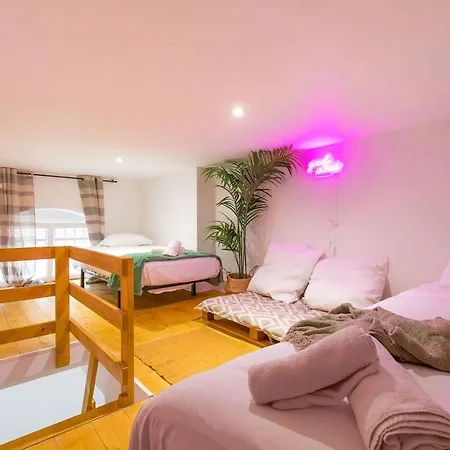 Le Pommard - Atypical Cellar, Sleeps 6