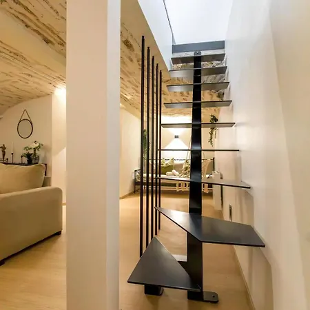 Le Pommard - Atypical Cellar, Sleeps 6 *
