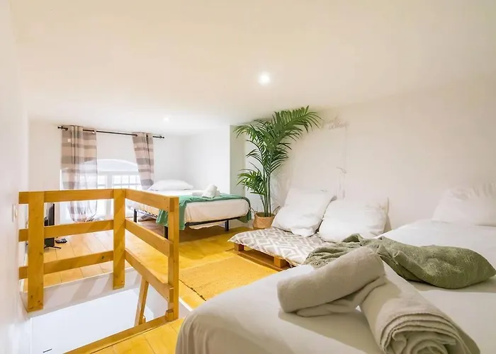 Le Pommard - Atypical Cellar, Sleeps 6