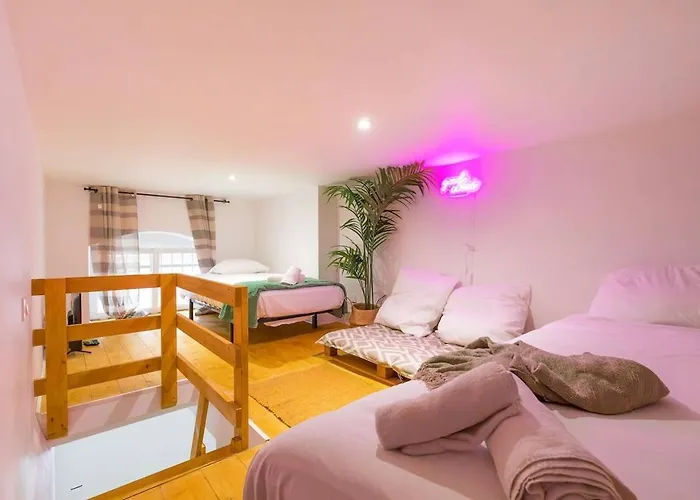 Le Pommard - Atypical Cellar, Sleeps 6