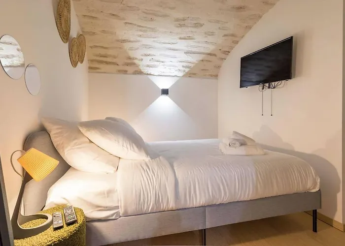 Lejlighed Le Pommard - Atypical Cellar, Sleeps 6 *